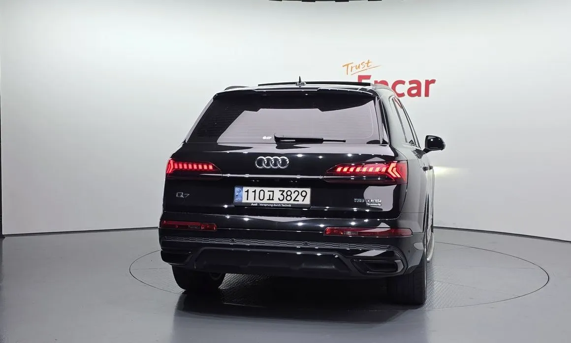 Audi Q7 — фото 7