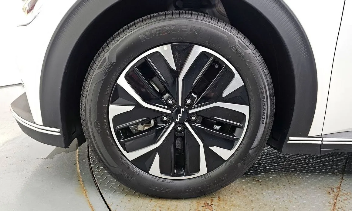 Kia EV6 — фото 8