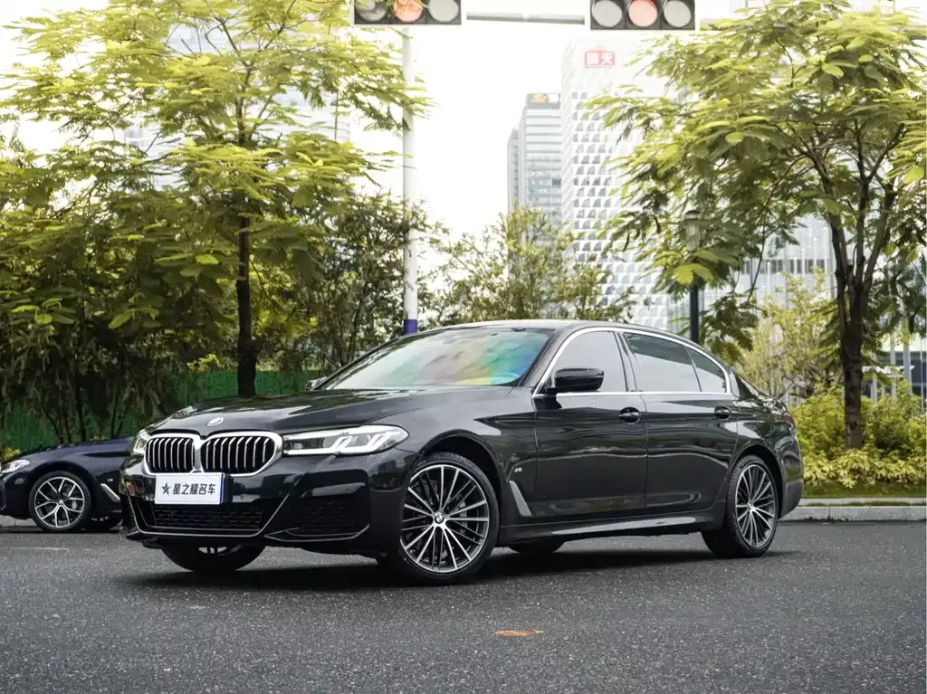 BMW 5 Series — фото 1