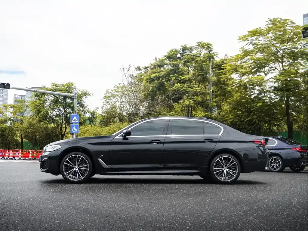 BMW 5 Series — фото 10