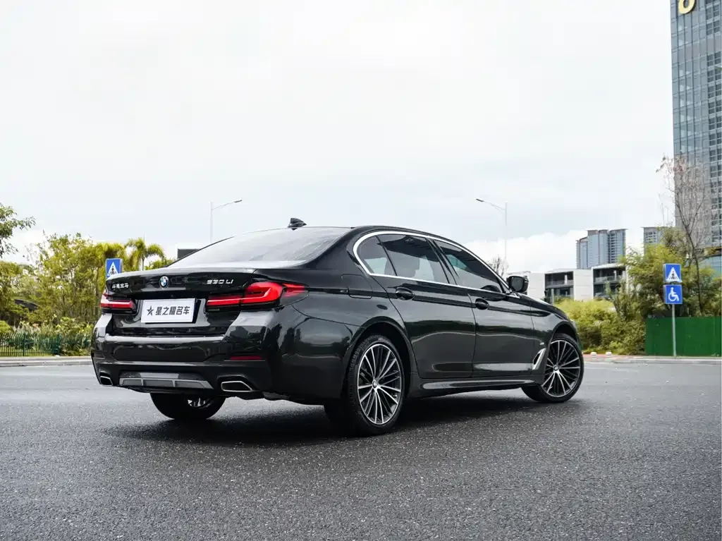BMW 5 Series — фото 5