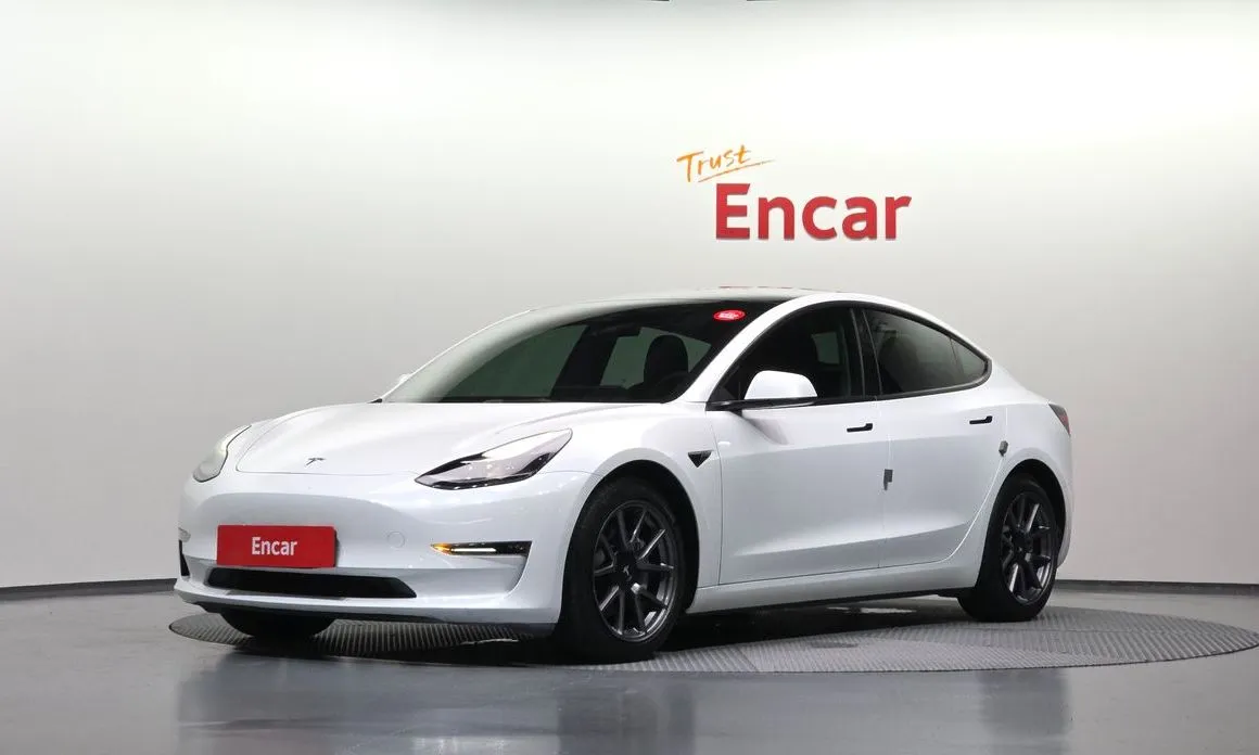 Tesla Model 3 — фото 1