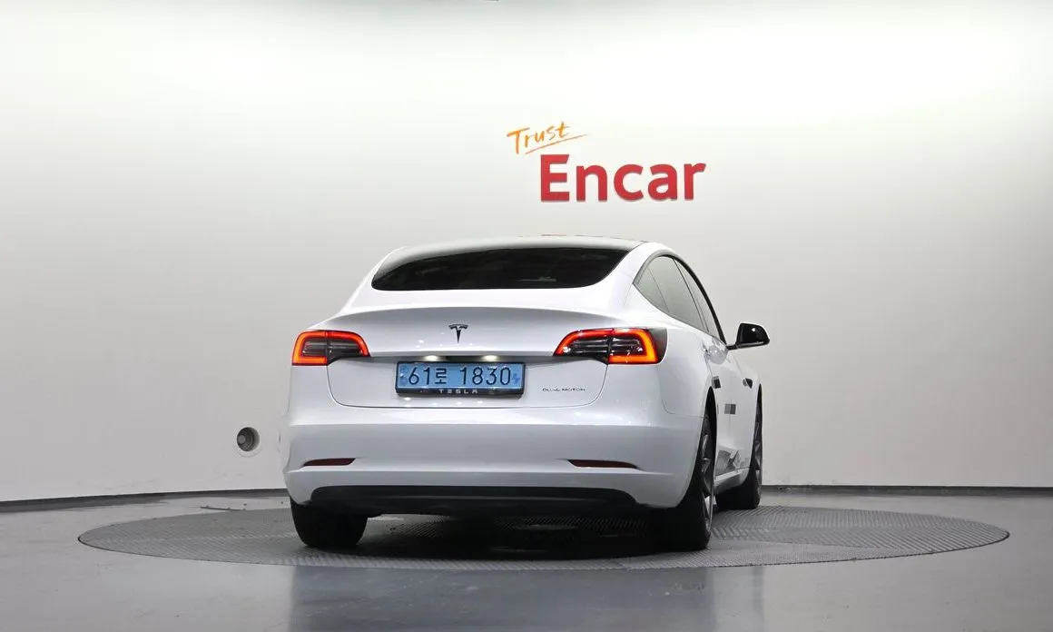 Tesla Model 3 — фото 6