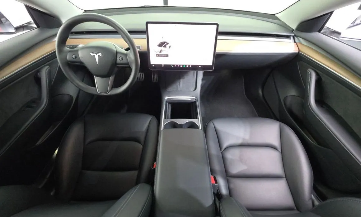 Tesla Model 3 — фото 5