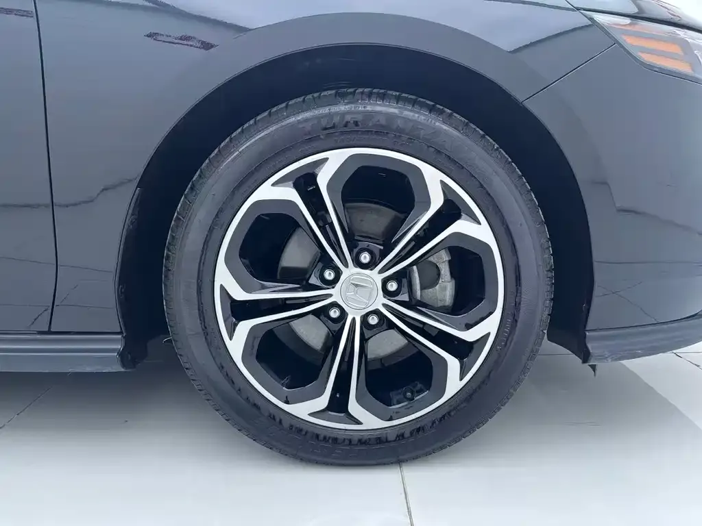 Honda Accord — фото 8