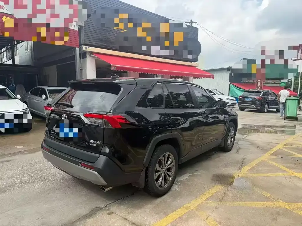 Toyota RAV4 — фото 8
