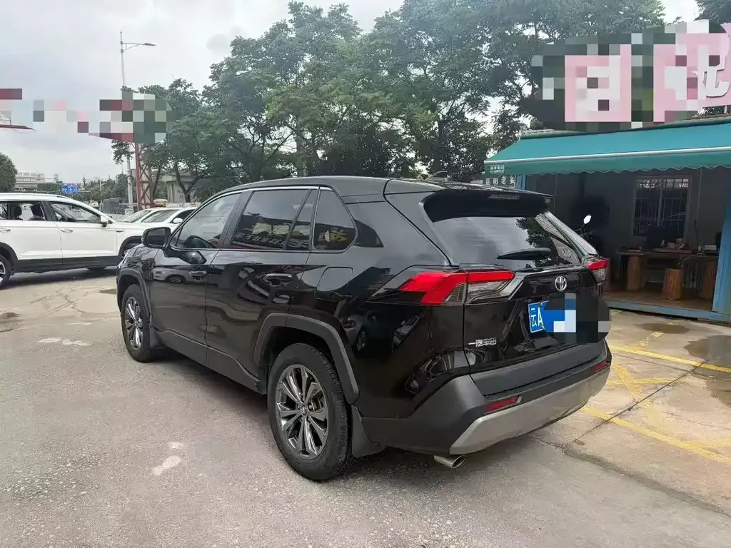 Toyota RAV4 — фото 6