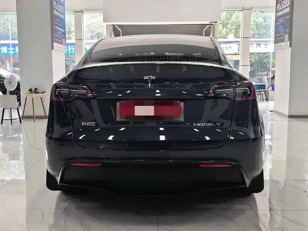 Tesla Model Y — фото 9
