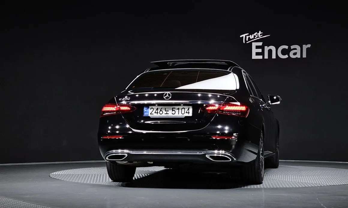 Mercedes-Benz E-Class — фото 3