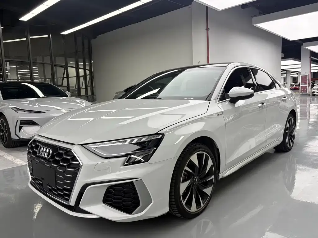 Audi A3 — фото 1