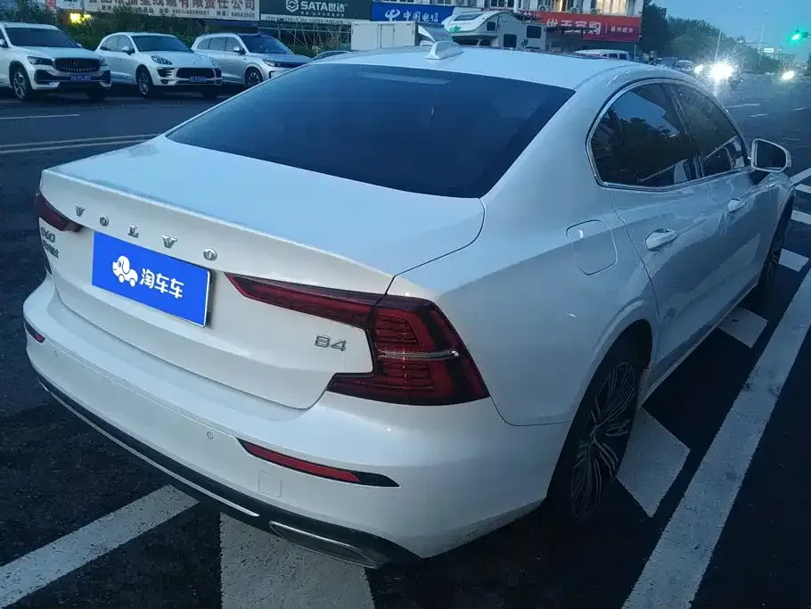 Volvo S60 — фото 10