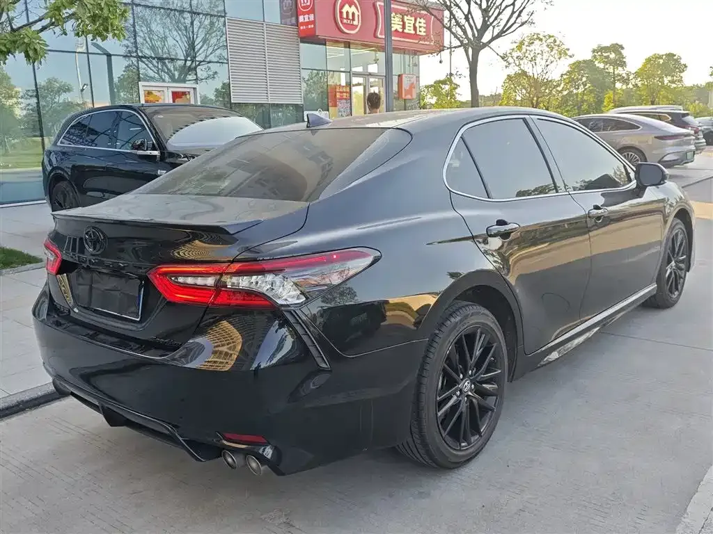 Toyota Camry — фото 3