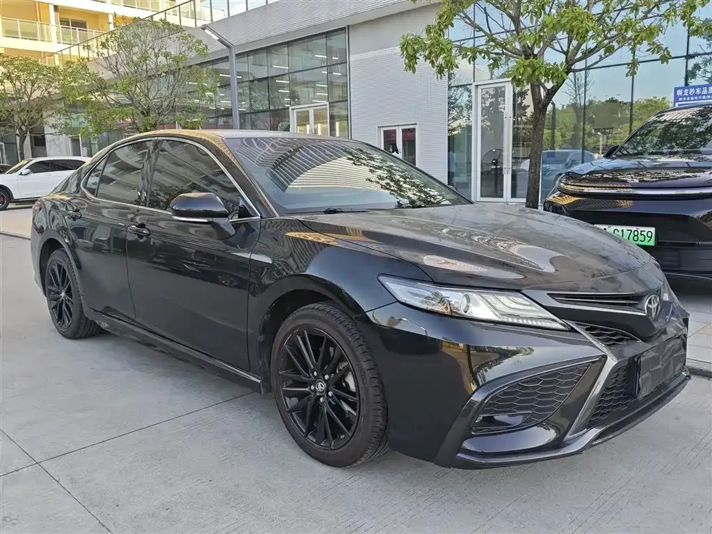 Toyota Camry — фото 7