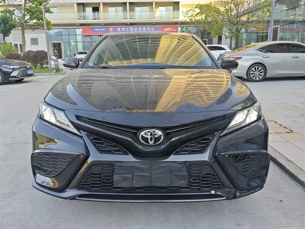 Toyota Camry — фото 8