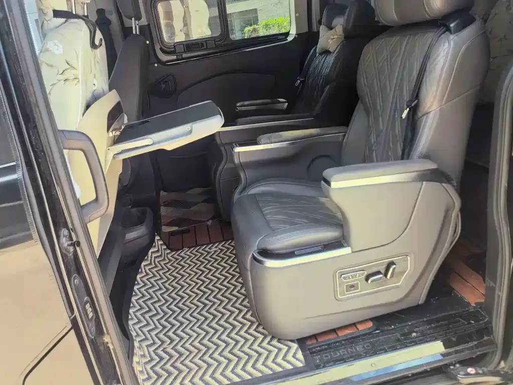 Ford Tourneo — фото 8