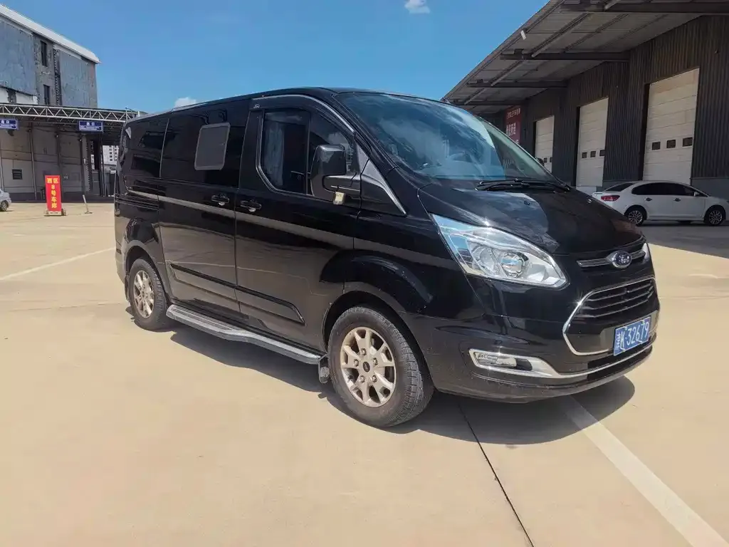 Ford Tourneo — фото 4