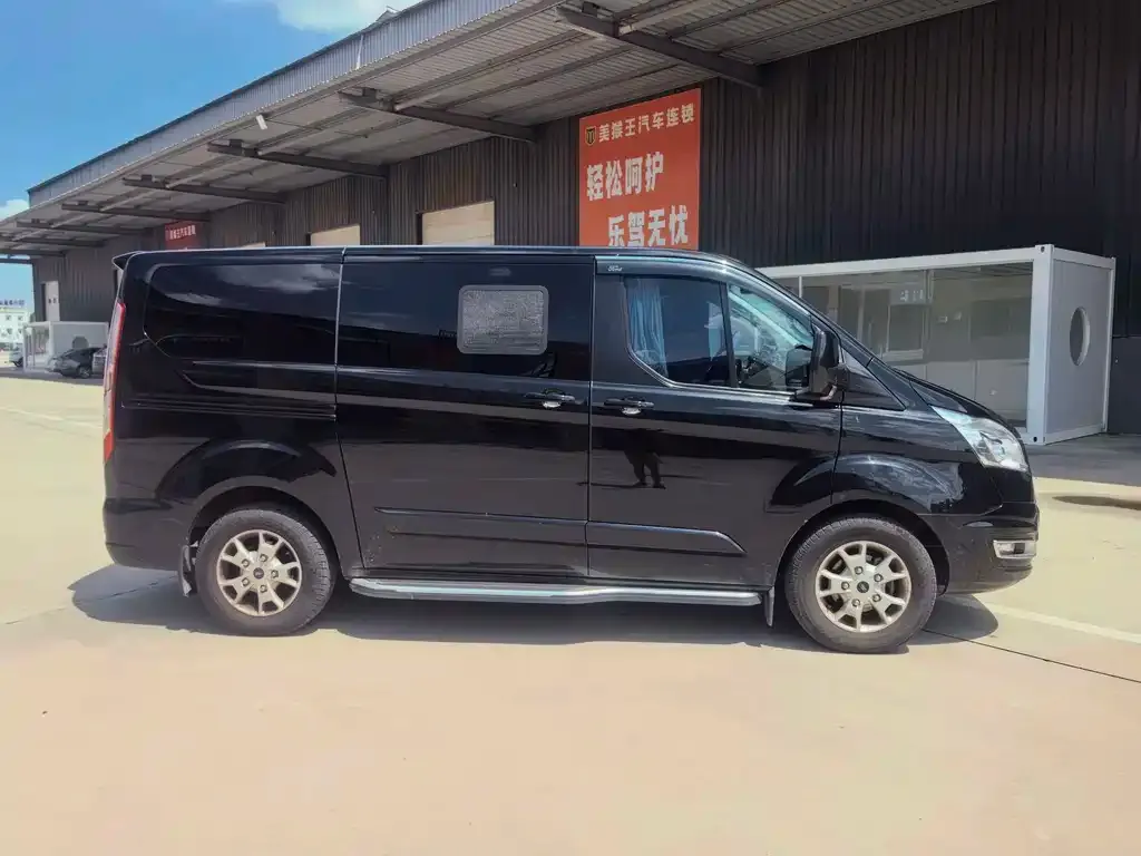 Ford Tourneo — фото 6