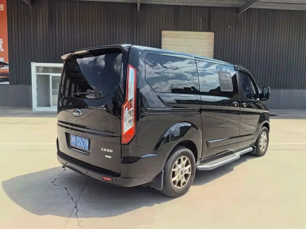 Ford Tourneo — фото 7