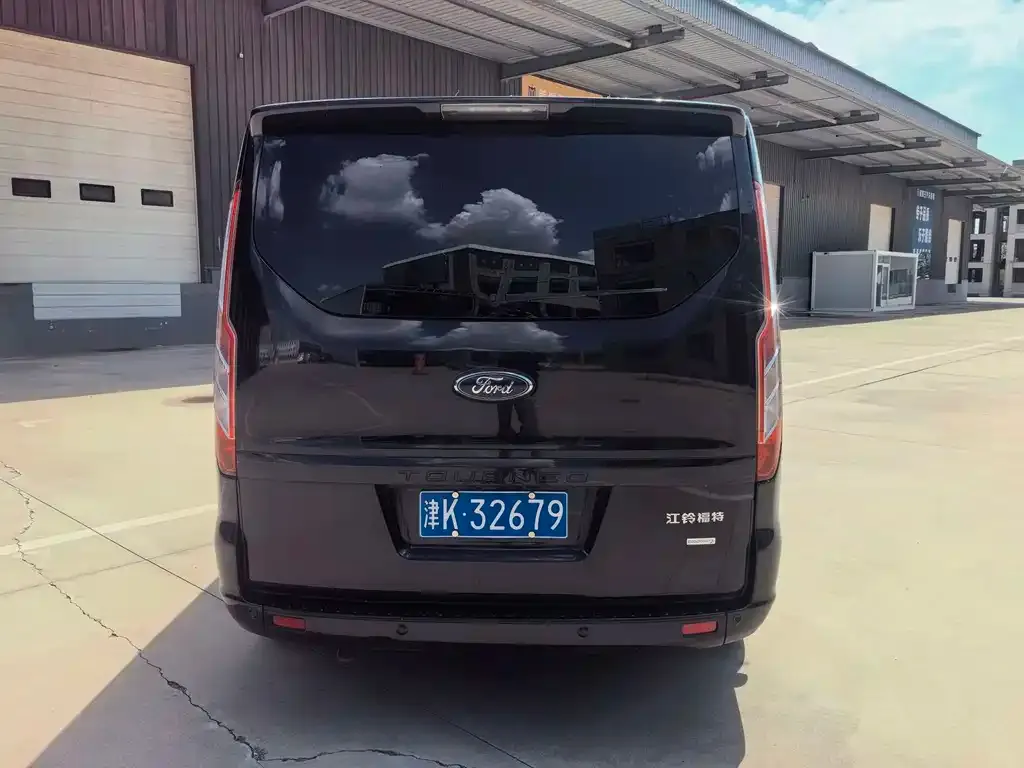 Ford Tourneo — фото 10