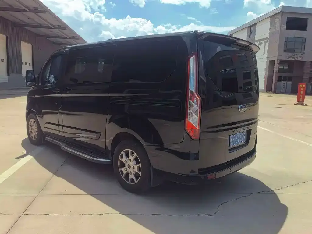 Ford Tourneo — фото 2