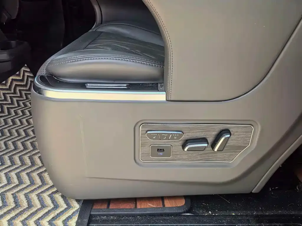 Ford Tourneo — фото 3
