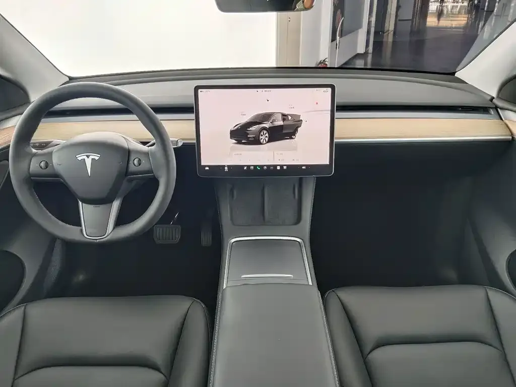Tesla Model Y — фото 4