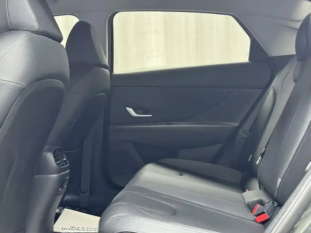 Hyundai Elantra — фото 2