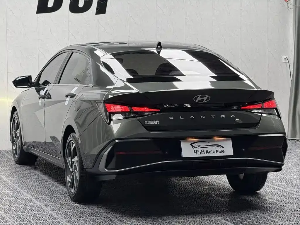 Hyundai Elantra — фото 10