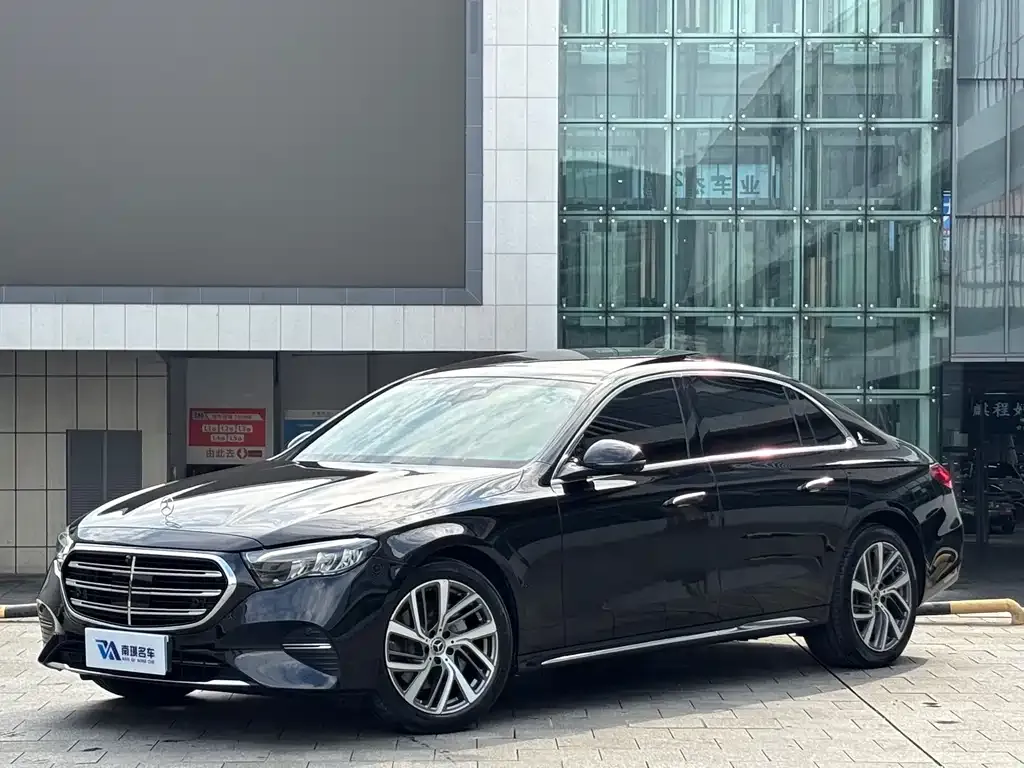 Mercedes-Benz E-Class — фото 1