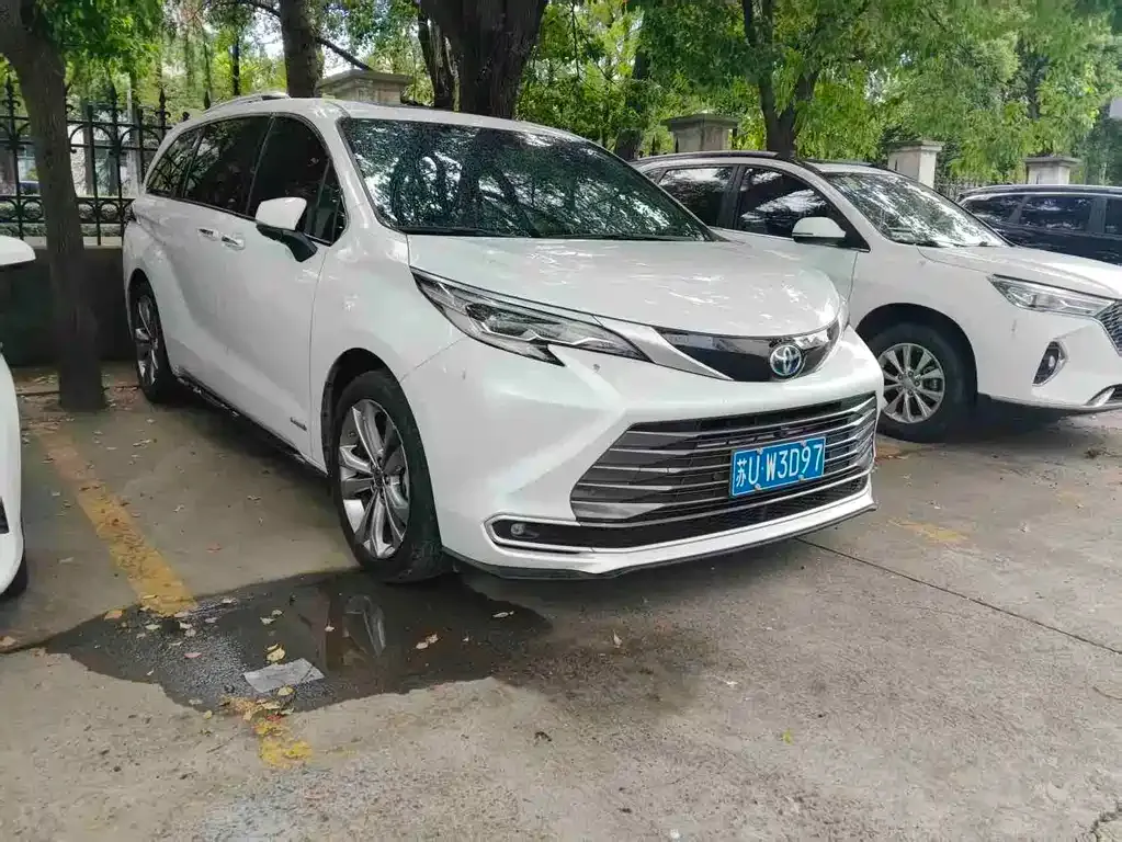 Toyota Sienna — фото 4