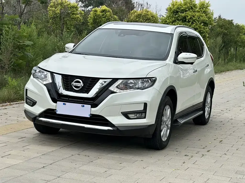 Nissan X-Trail — фото 1