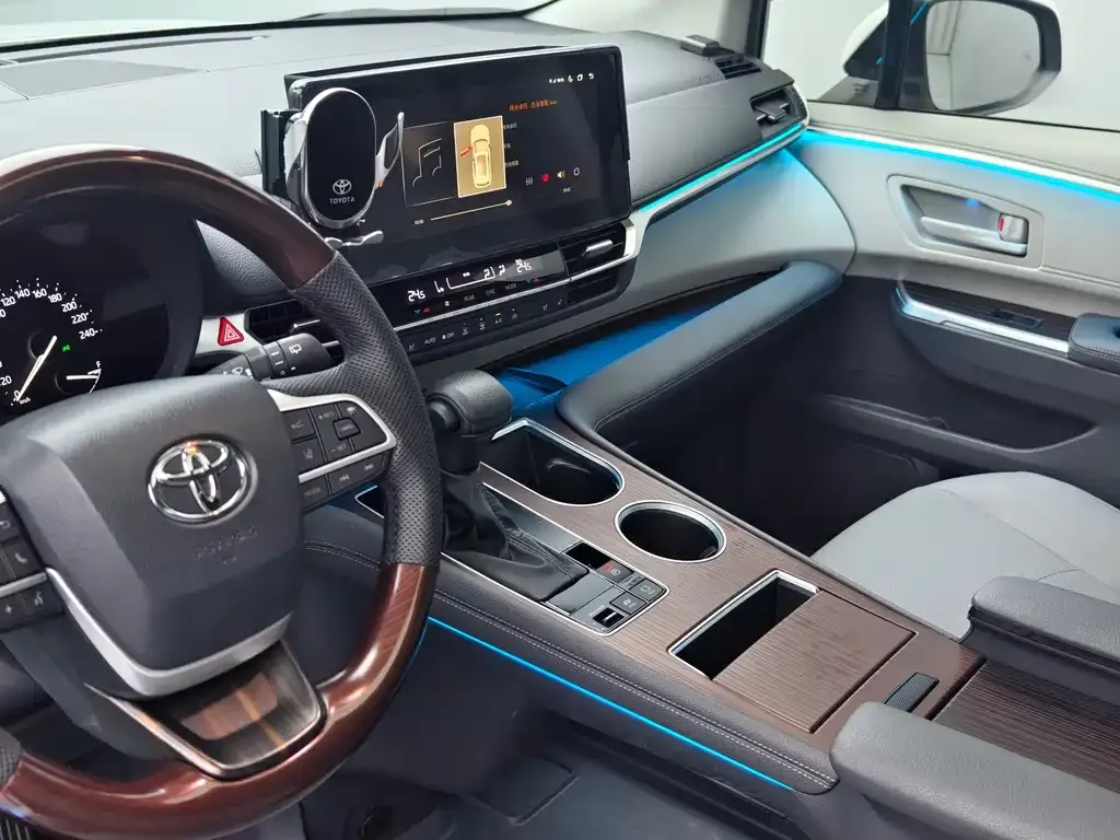 Toyota Granvia — фото 7