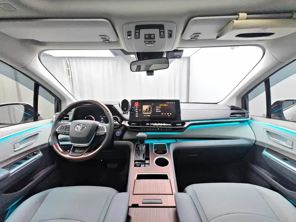 Toyota Granvia — фото 9