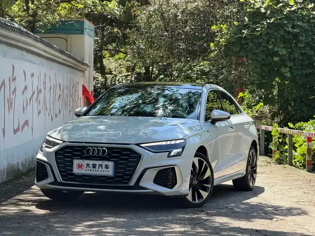 Audi A3 — фото 1