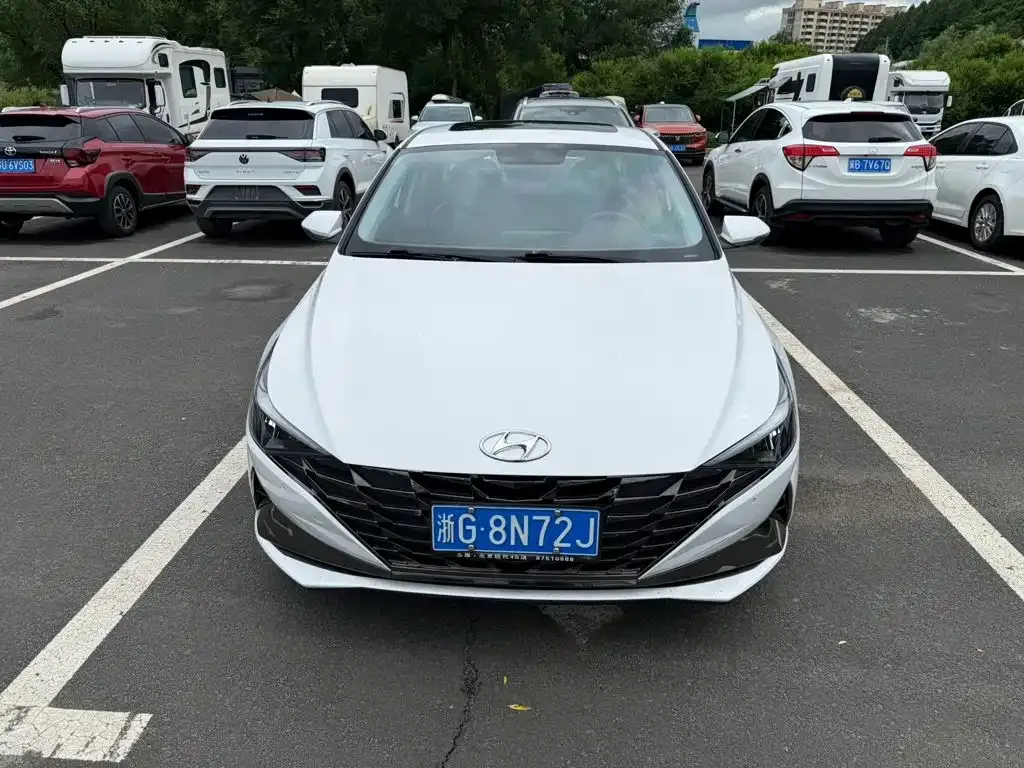 Hyundai Elantra — фото 2