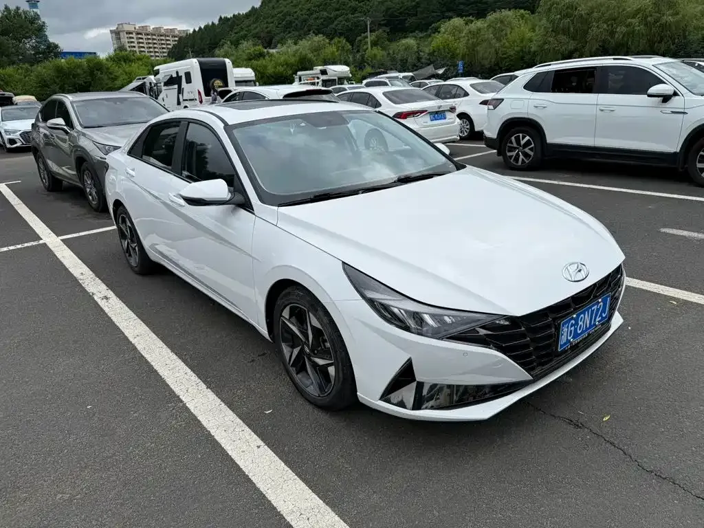 Hyundai Elantra — фото 10