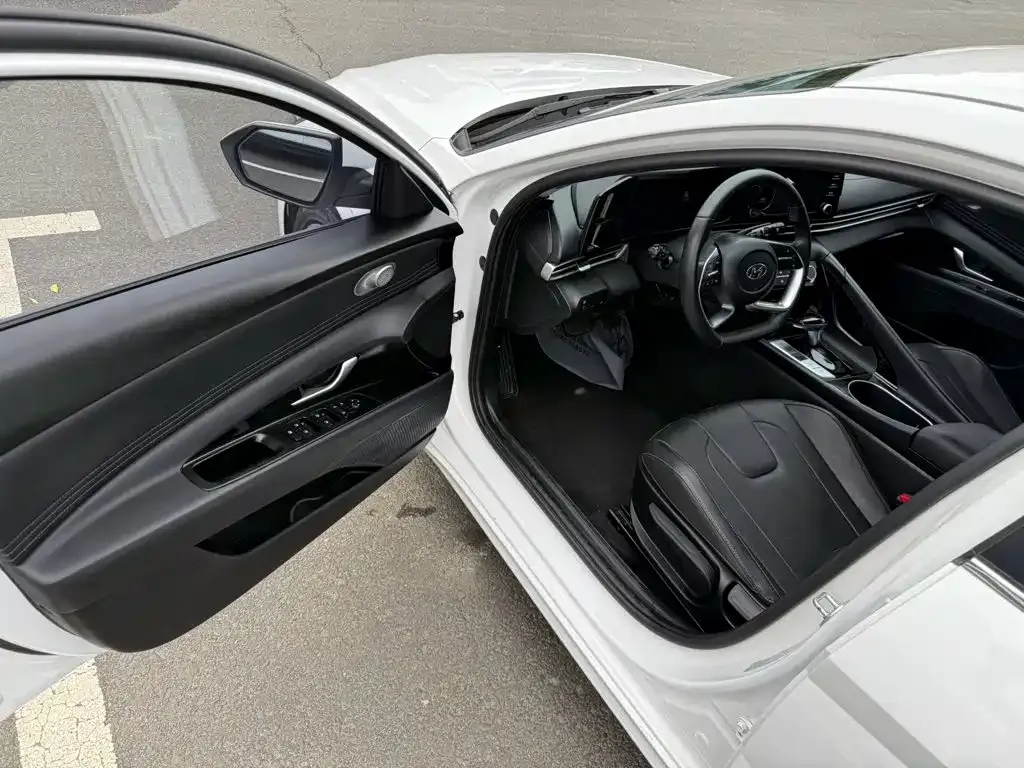 Hyundai Elantra — фото 4