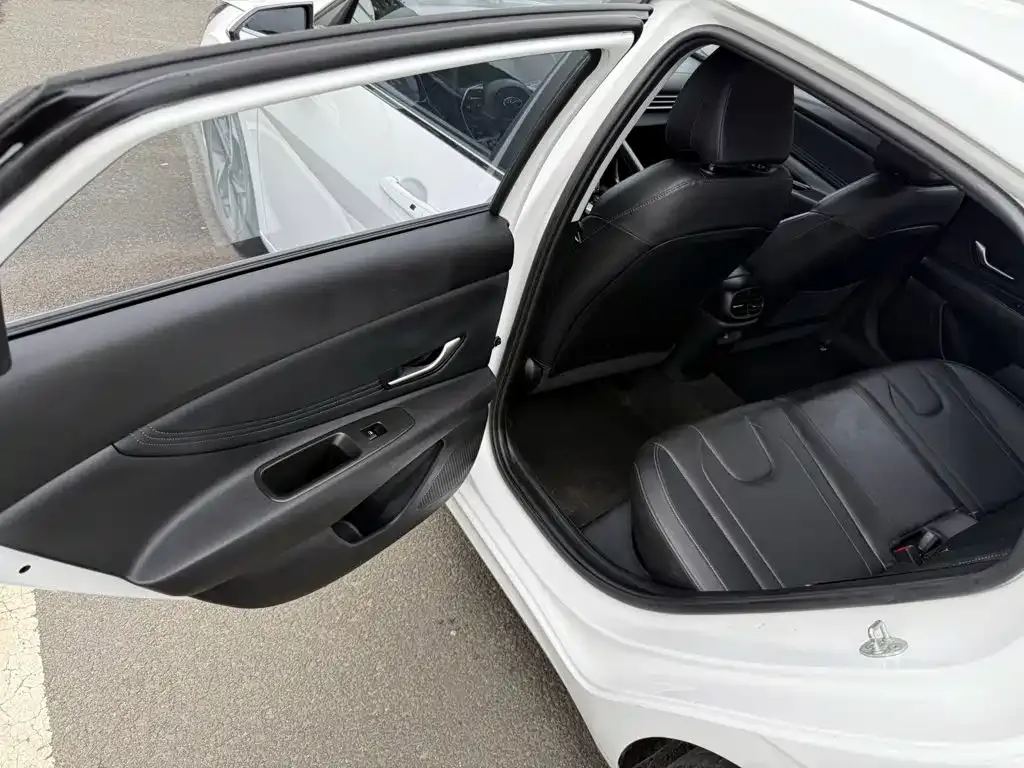 Hyundai Elantra — фото 6