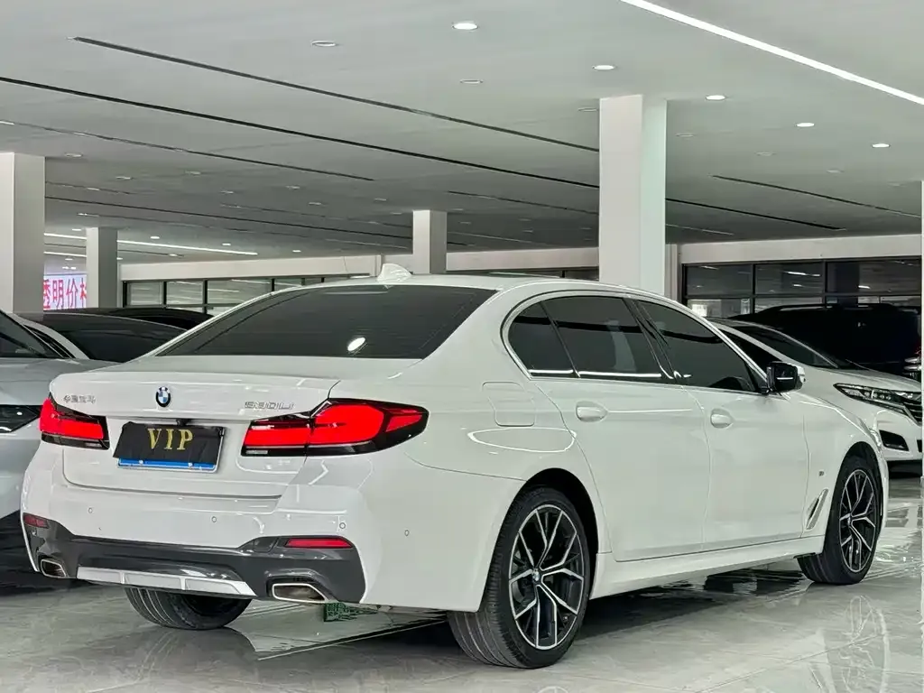 BMW 5 Series — фото 2