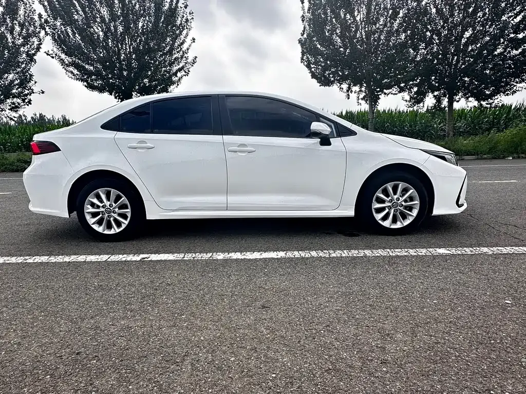 Toyota Corolla — фото 9