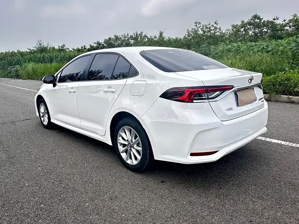 Toyota Corolla — фото 8