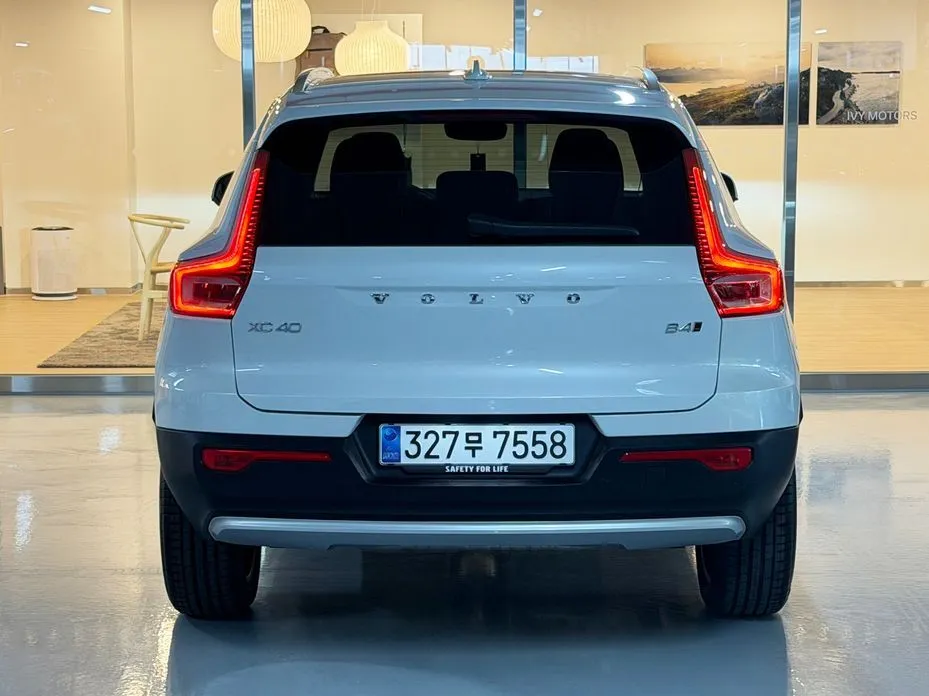 Volvo XC40 — фото 7