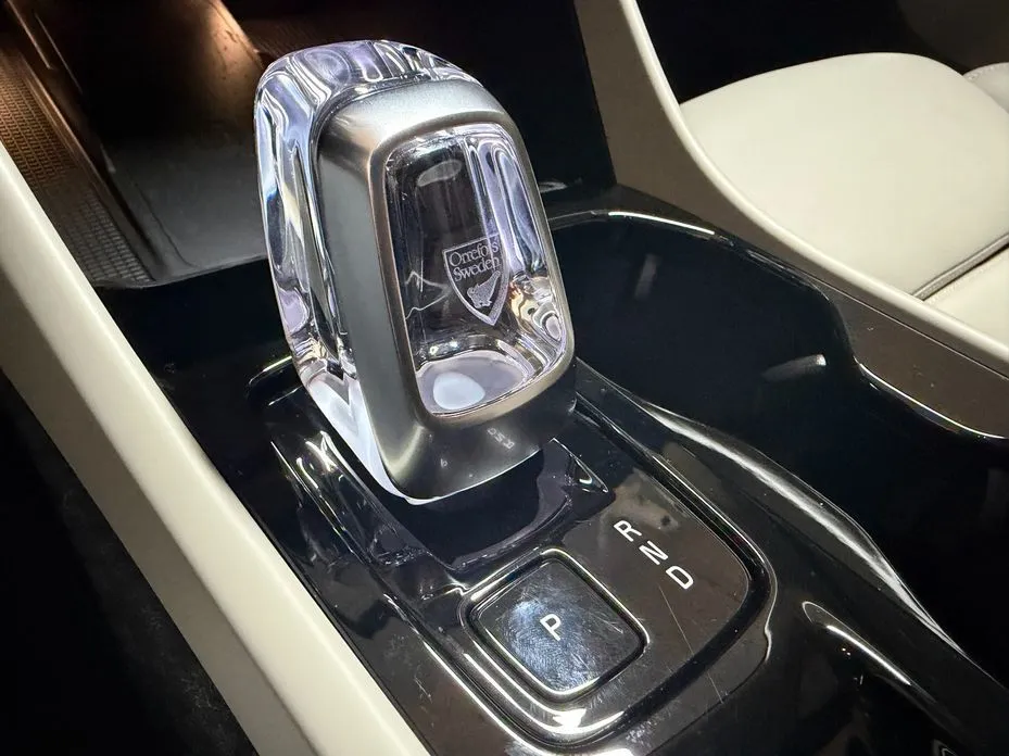 Volvo XC40 — фото 10