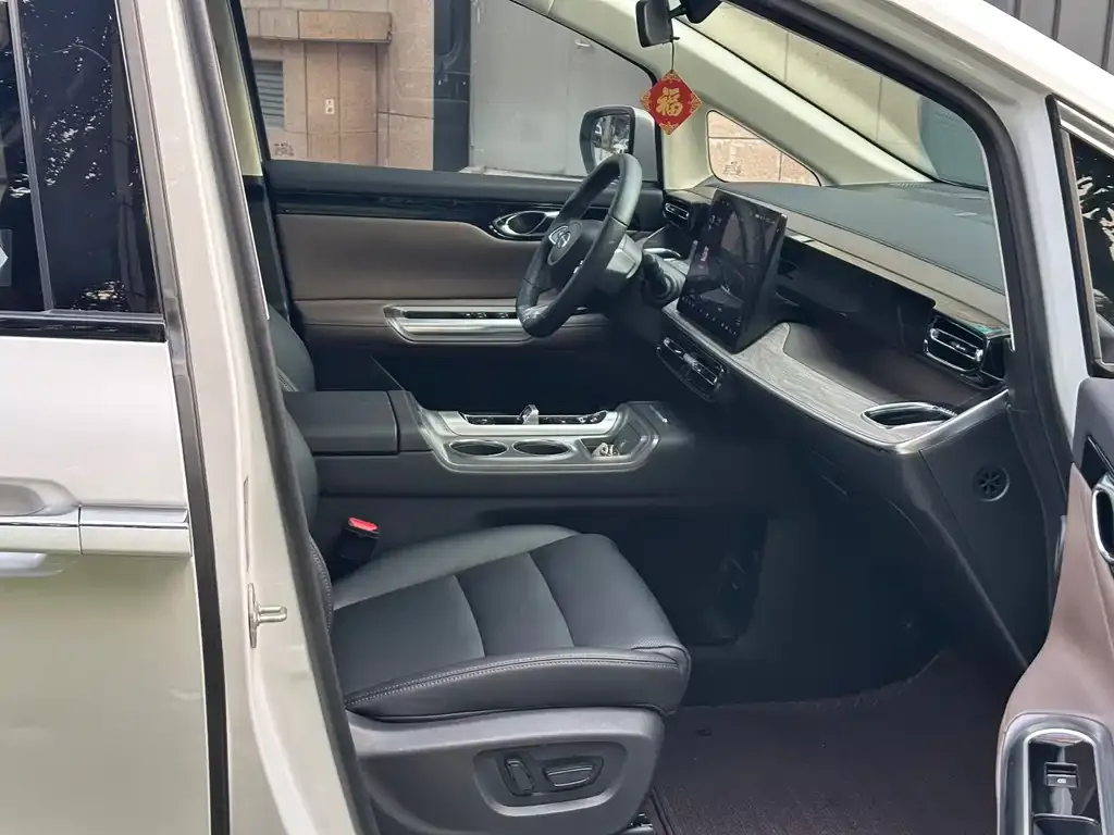 GAC Motor Trumpchi E8 — фото 9