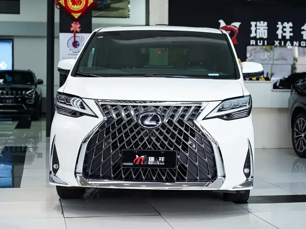 Lexus LM — фото 10