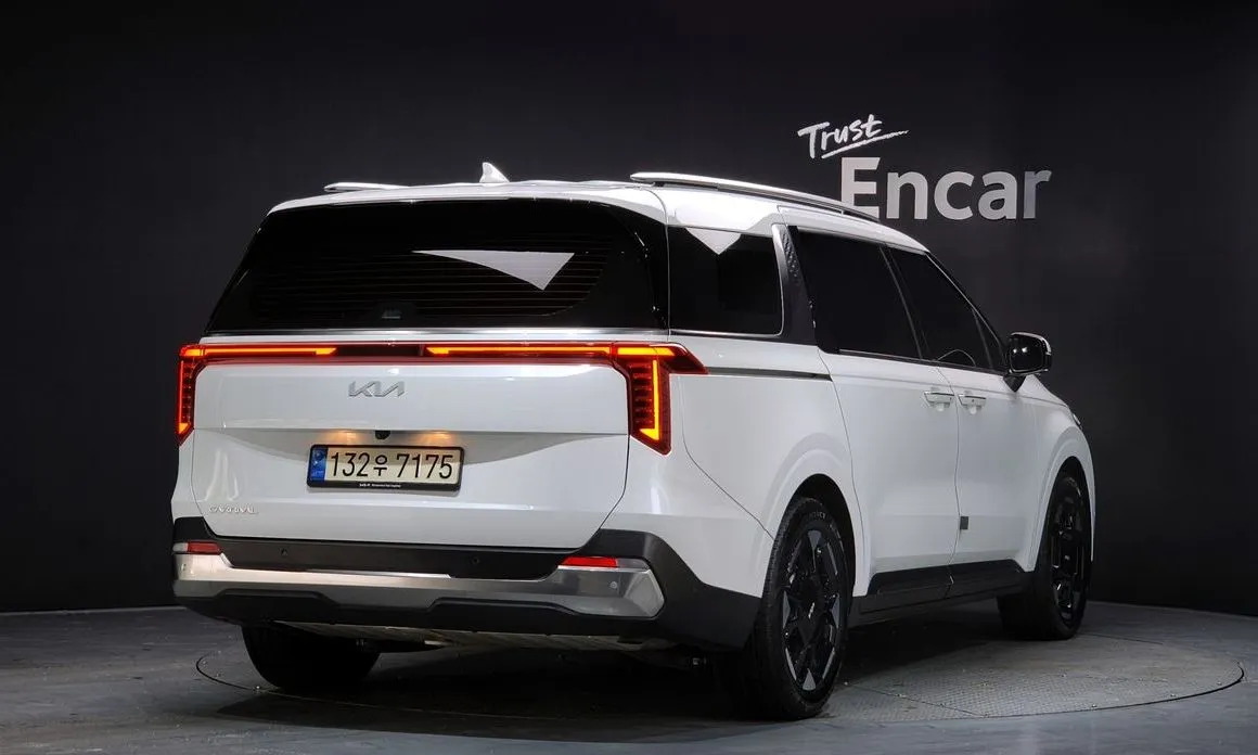 Kia Carnival — фото 5