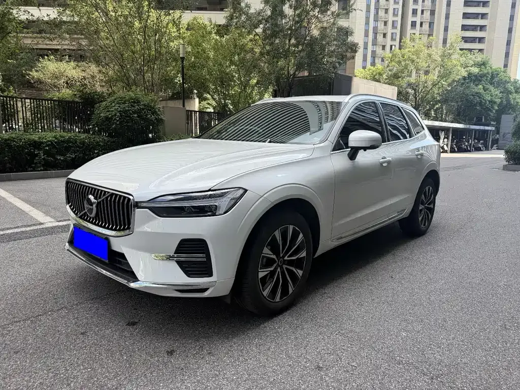 Volvo XC60 — фото 1