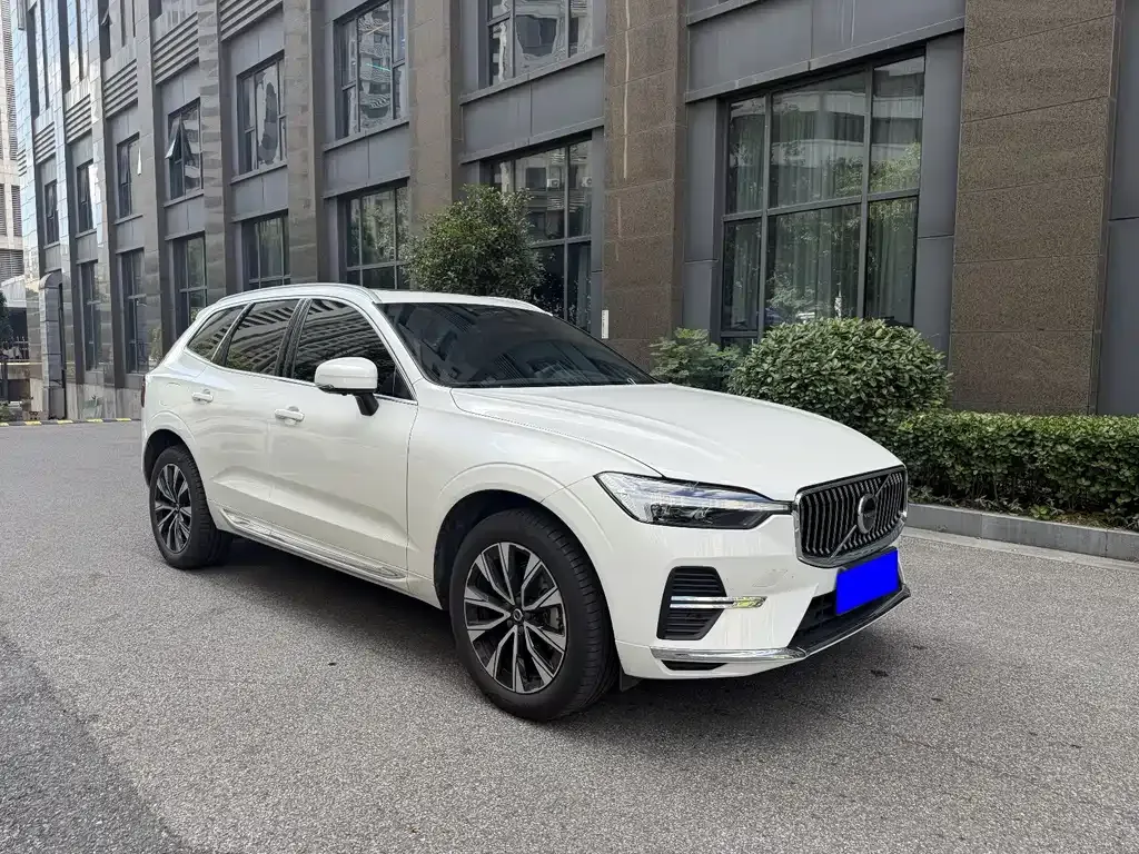 Volvo XC60 — фото 10