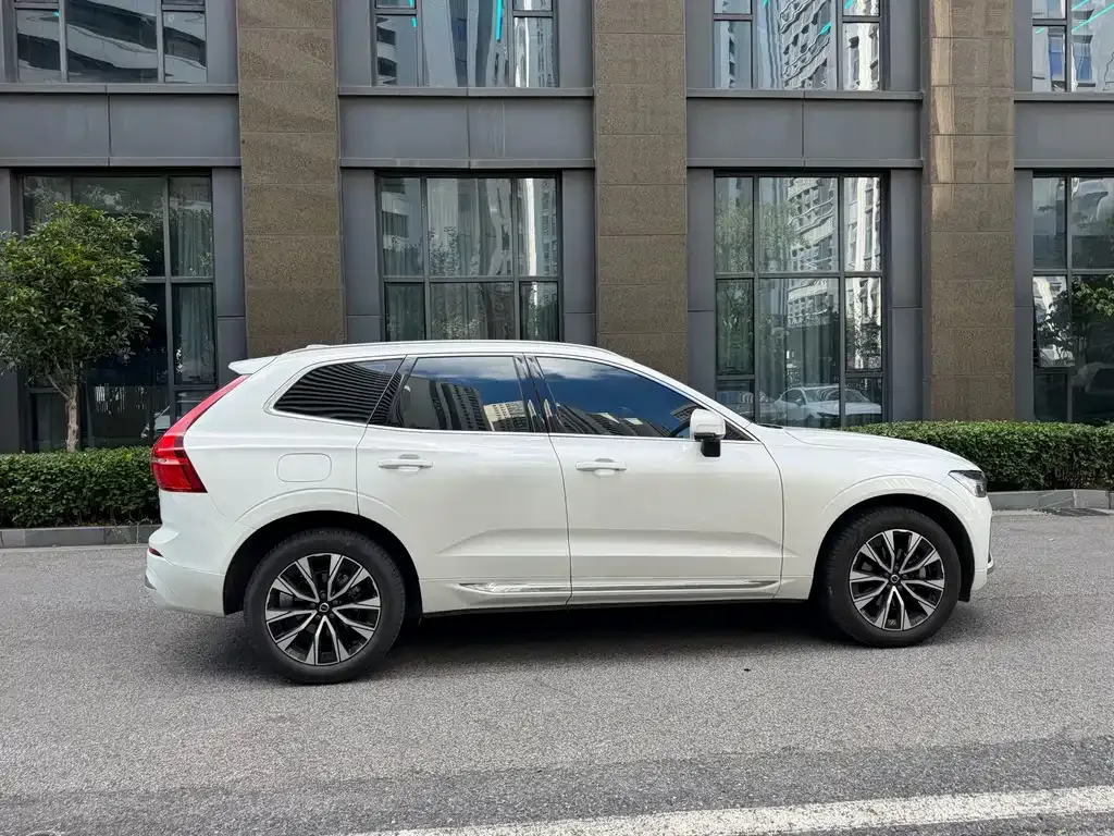 Volvo XC60 — фото 5