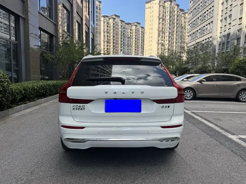Volvo XC60 — фото 9